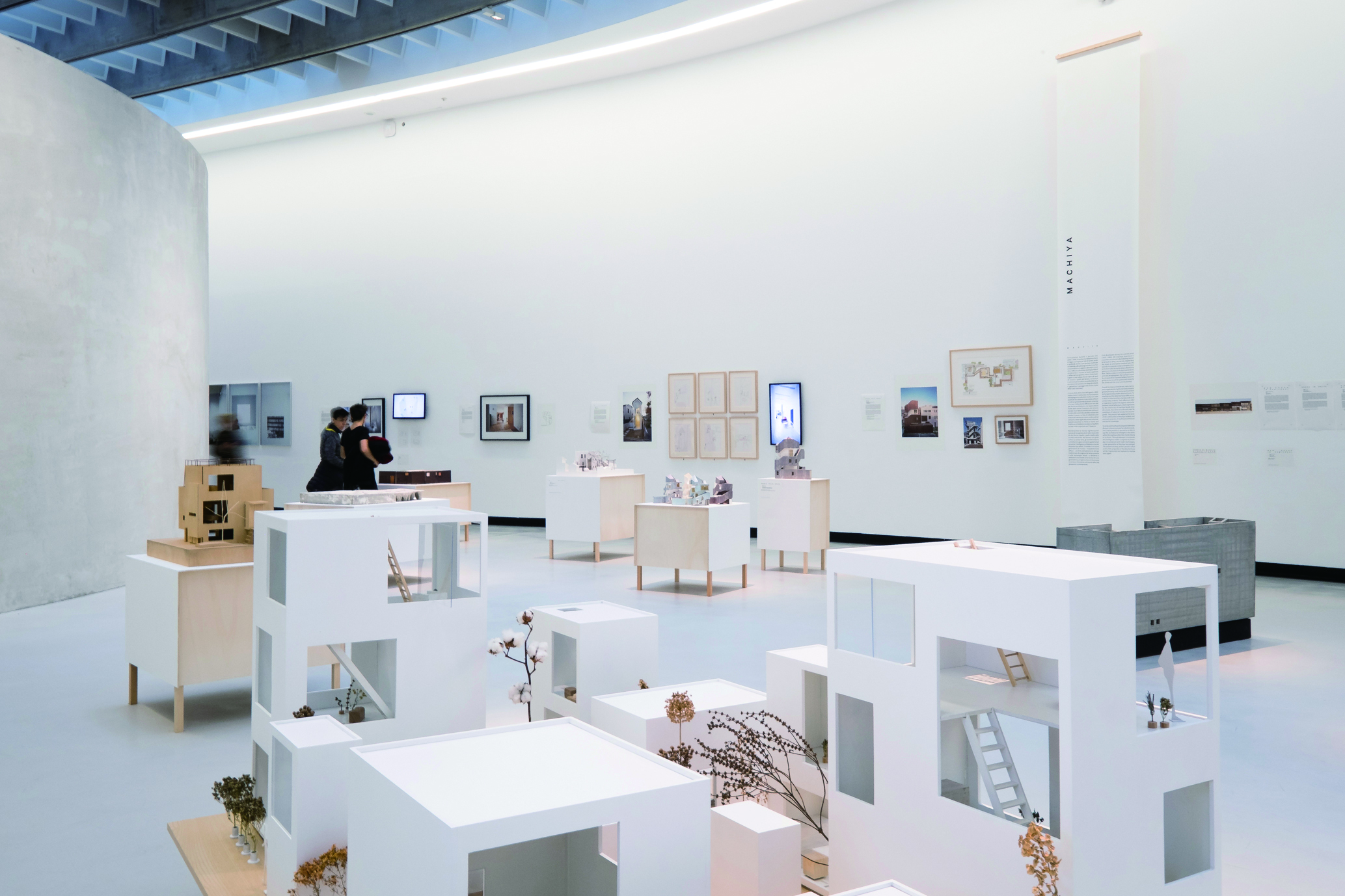 2016 年 11 月に開催されたローマの MAXXI 国立 21 世紀美術館での展示風景 Ⓒ シモーナ・フェラーリ 写真提供:アトリエ・ワン