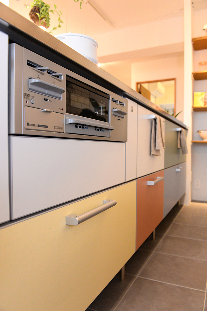 収納力抜群の大きなキッチンは、生活感が見えやすいアイテムをしっかり収納できます。