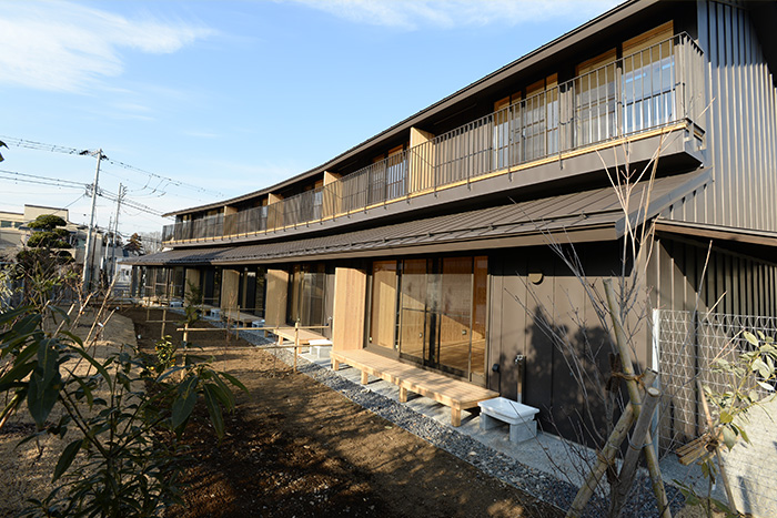 「納屋森nayamori」と名付けられた新築の集合住宅。