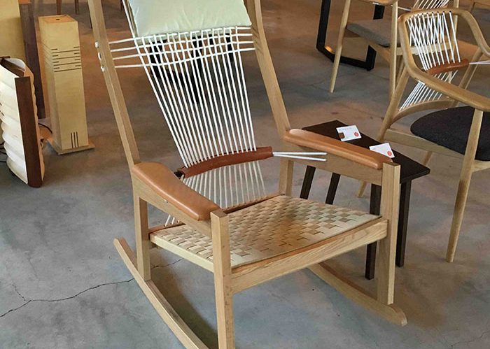 旭川で生み出される美しい椅子