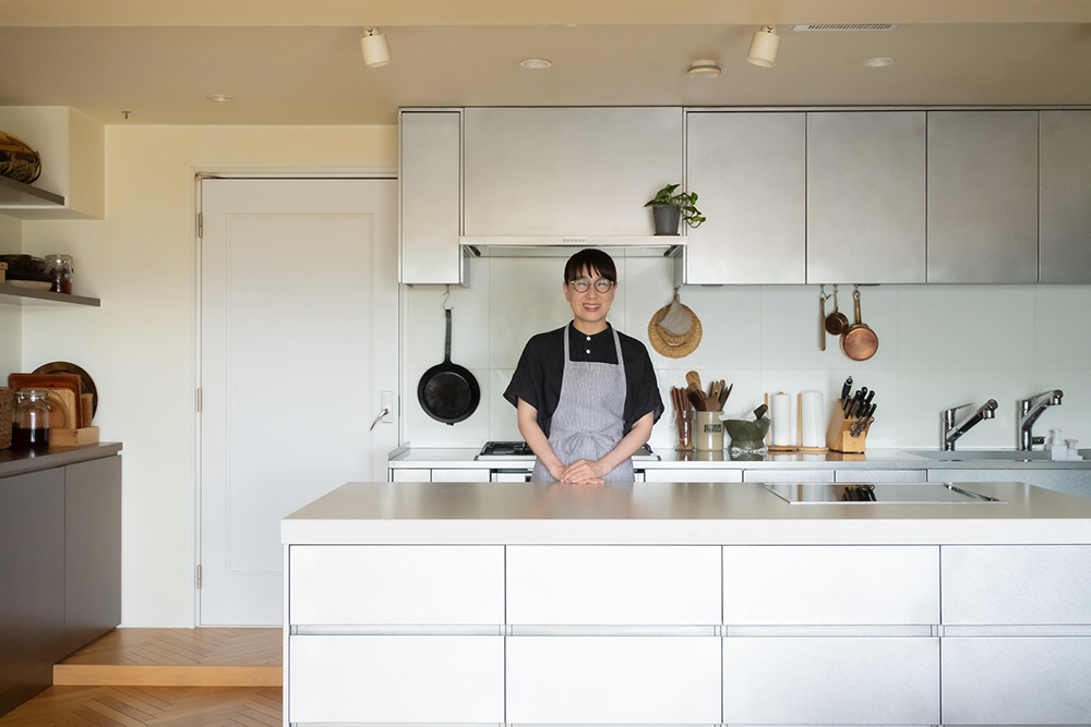 【料理家・市瀬悦子さんのリノベ住宅】キッチンの使い勝手を高めるために再リノベ。リビングとの一体感も重視