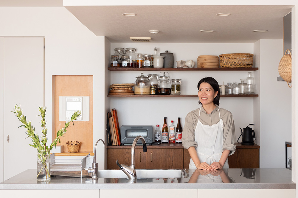 【料理家・榎本美沙さんのリノベ住宅】2回目のリノベで、日々のちょっとした不便を解消。何もかも“手の届く”コンパクトなキッチン