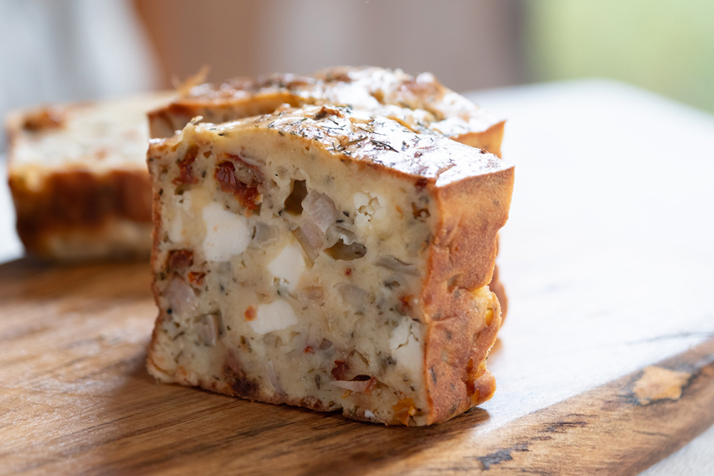 冷蔵庫スッキリレシピ！たこ焼きの粉でケークサレ