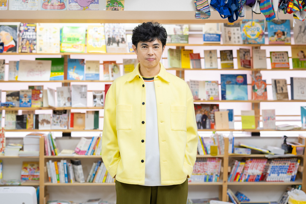 小島よしおが考える「持続可能な家庭」。家族の時間のために手放したこと