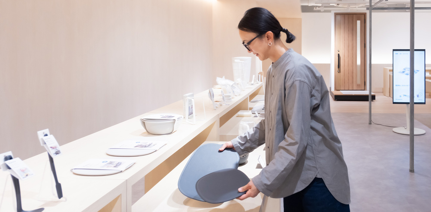 本多さおりが「マーナ」本社でずらり並んだ名作たちにうっとり！使用感を熱く語ります