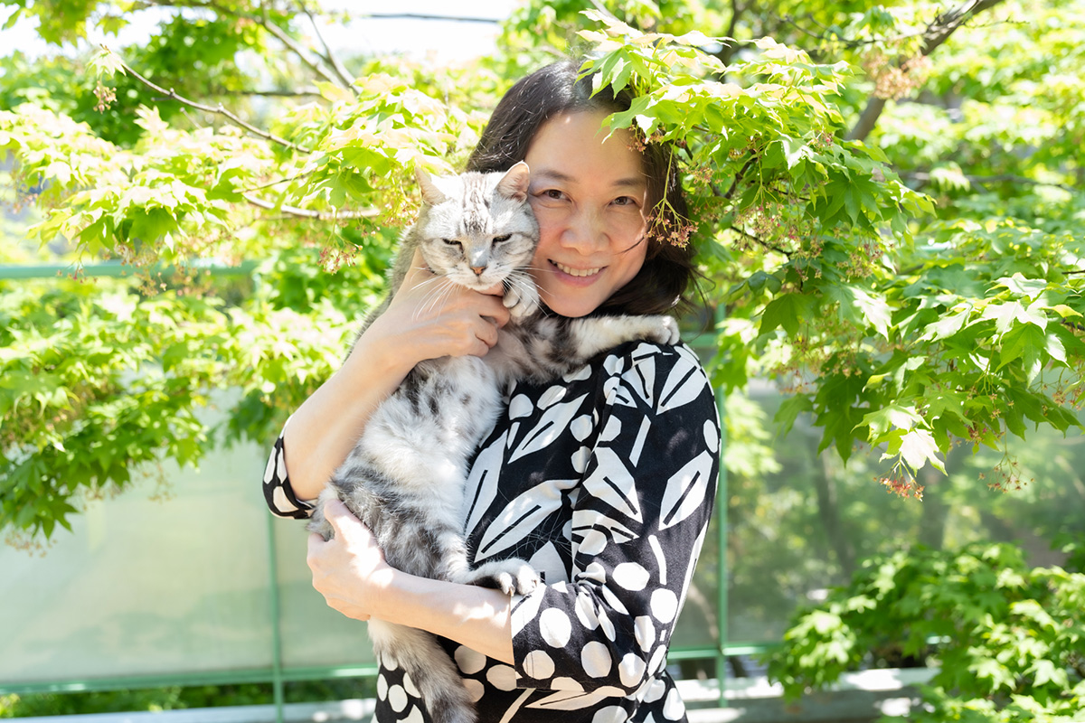 トラック6杯分の荷物を整理して。「ねこいぬ」と穏やかに過ごす、漫画家・西原理恵子の現在