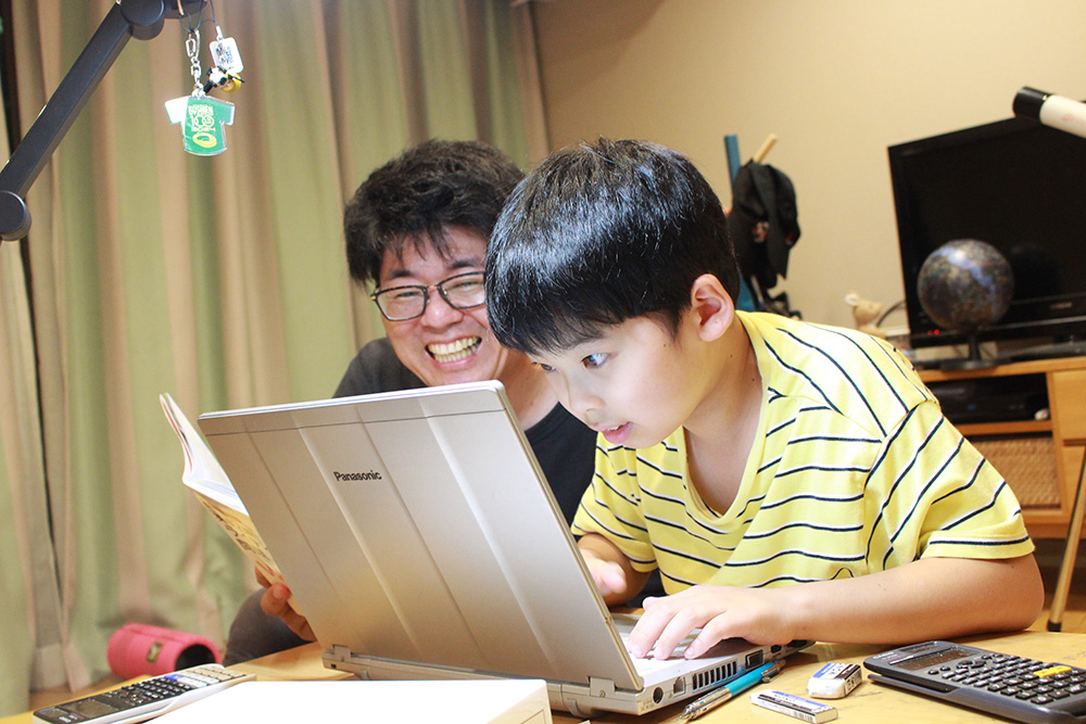 大森治幸さんと息子・陽生くんの親子ショット